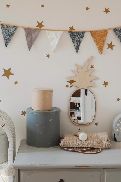 Kids Room Pineapple Mirror – Child-Friendly Acrylic & Wood